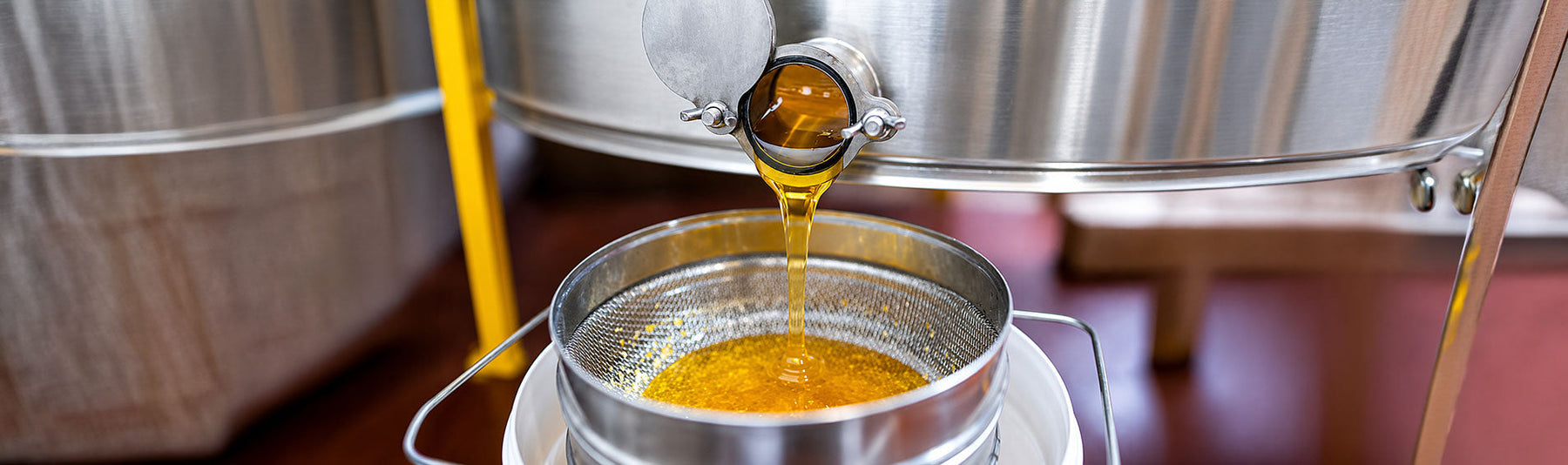 How to Filter Honey Without Losing Local Bee Pollen