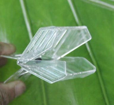 Clear plastic queen clip with slotted breathable sides