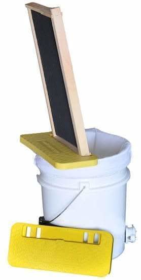 Portable uncapping bench underside with stabilizing notches and recessed arch